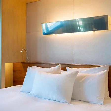 Hilton Helsinki Airport Hotel 4*