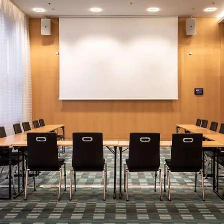 Отель Hilton Helsinki Airport Вантаа