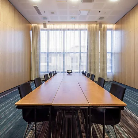 Отель Hilton Helsinki Airport 4*