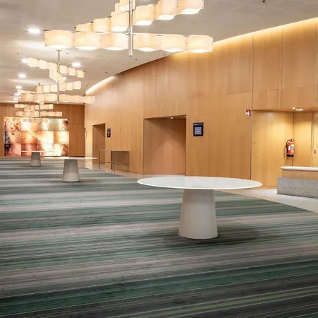 Hilton Helsinki Airport Hotel 4*
