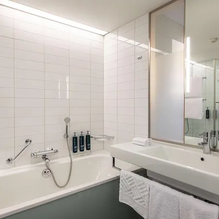 Отель Hilton Helsinki Airport 4*