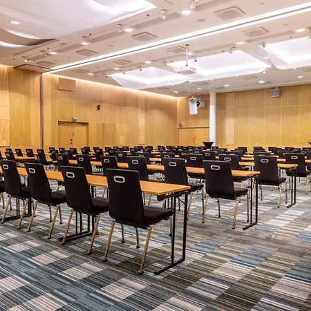 Hotel Hilton Helsinki Airport 4*
