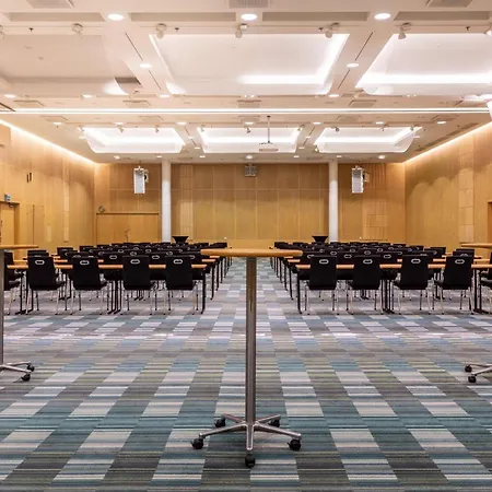 Hilton Helsinki Airport Отель