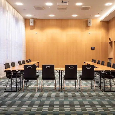 Hotel Hilton Helsinki Airport 4*