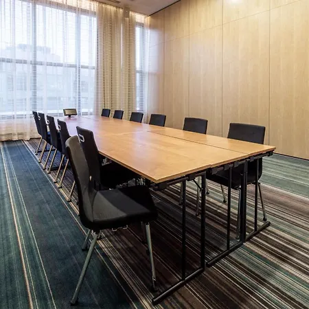 Hilton Helsinki Airport Отель 4*