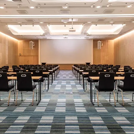 Hilton Helsinki Airport 4*