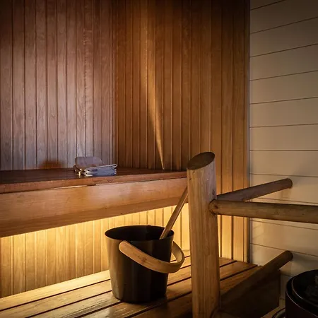 Hilton Helsinki Airport Отель 4*