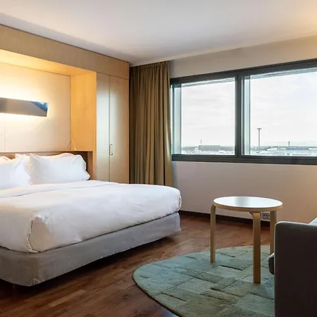 Hotel Hilton Helsinki Airport 4*