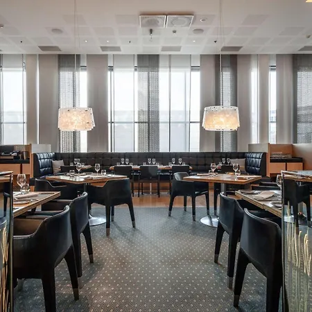 Hilton Helsinki Airport Hotel 4*