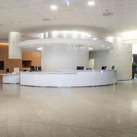 Отель Hilton Helsinki Airport 4*