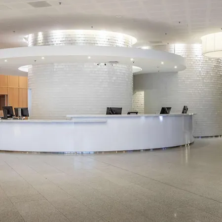Hilton Helsinki Airport 4*