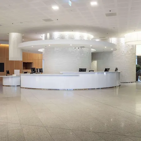 Hilton Helsinki Airport Hotel 4*