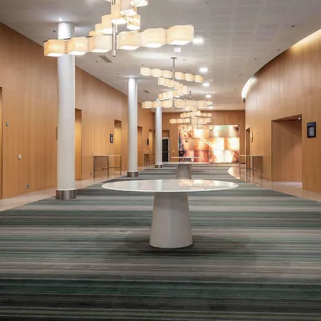 Hilton Helsinki Airport Hotel 4*