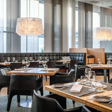 Hilton Helsinki Airport Hotel 4*