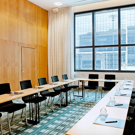 Hilton Helsinki Airport Hotel 4*