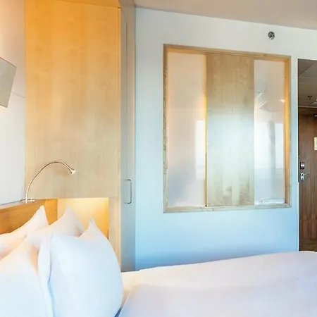 Hotel Hilton Helsinki Airport 4*
