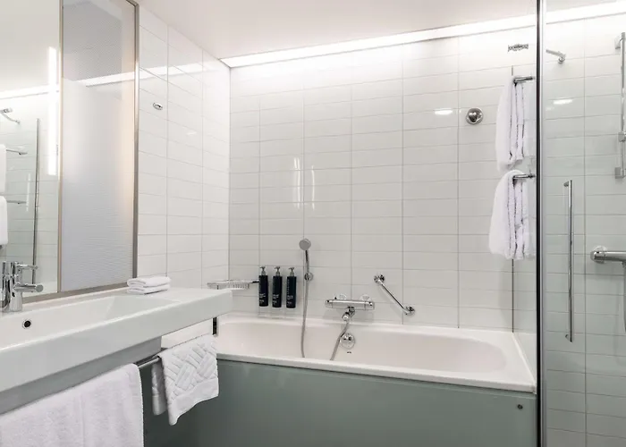 Hilton Helsinki Airport Отель 4*