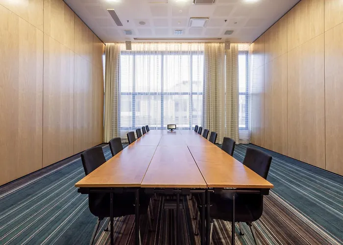 Otel Hilton Helsinki Airport 4*