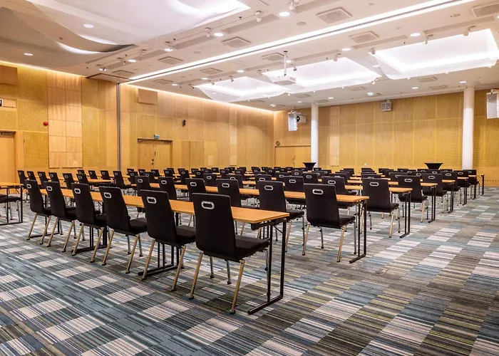 Отель Hilton Helsinki Airport 4*