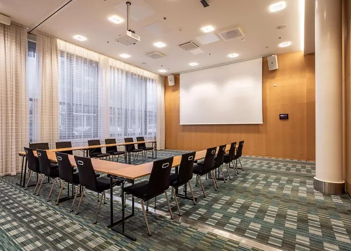 Hilton Helsinki Airport Отель Вантаа