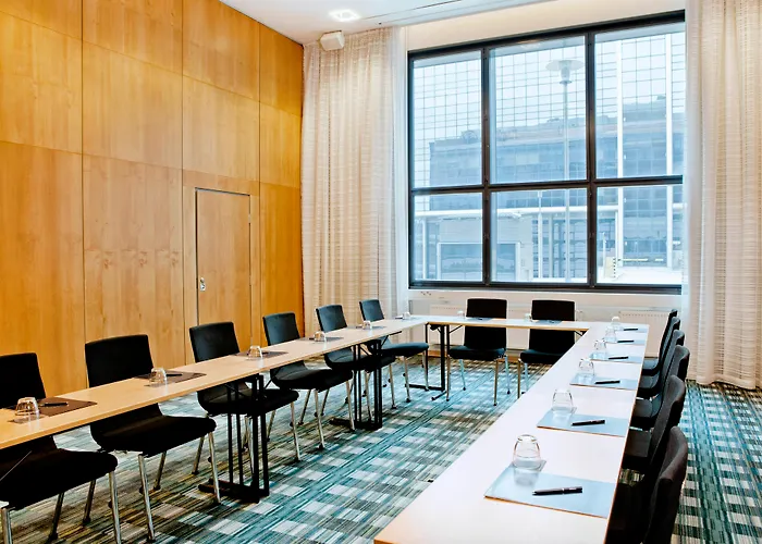 Hilton Helsinki Airport Otel 4*