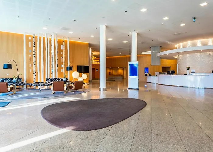 Hilton Helsinki Airport Otel 4*